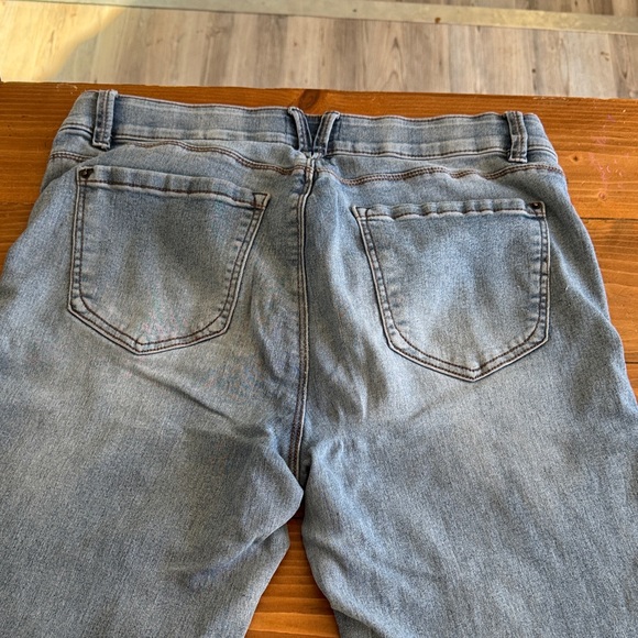 Men's Slim Fit Light Blue Jeans - Picture 9 of 9